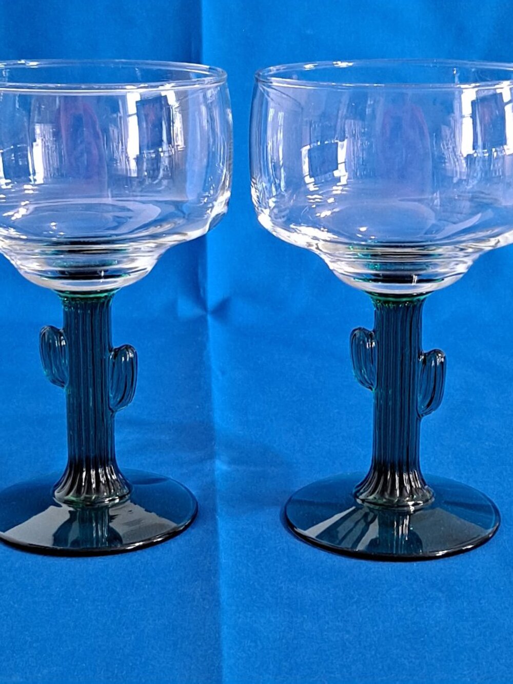 Set 2 CACTUS MARGARITA GLASSES Libbey Wine Cocktail Spirits Green Stemme